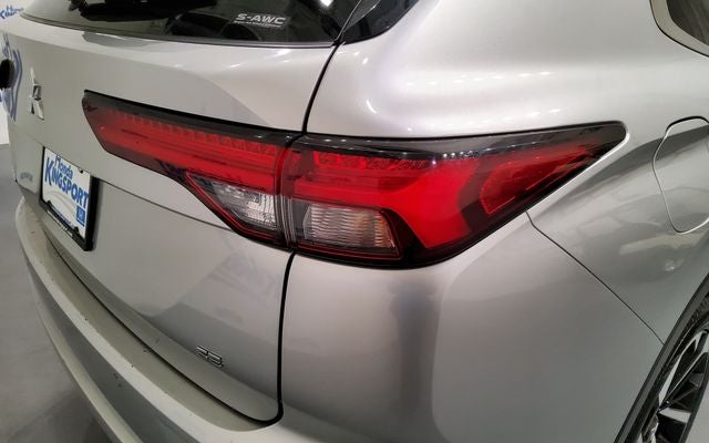 2023 Mitsubishi Outlander SE