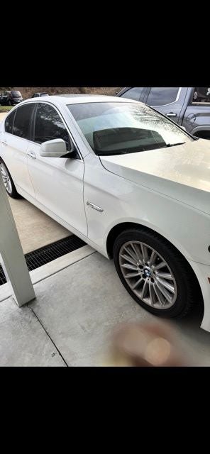 2011 BMW 5 Series's photo