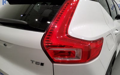 2022 Volvo XC40 R-Design