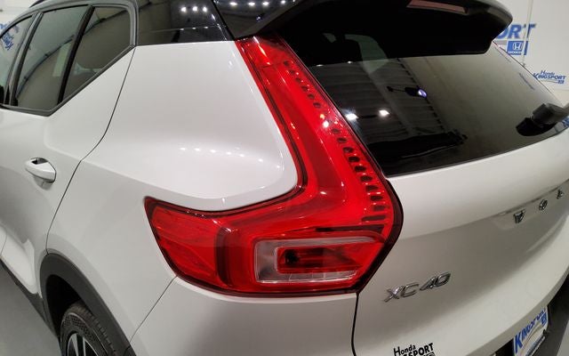 2022 Volvo XC40 R-Design