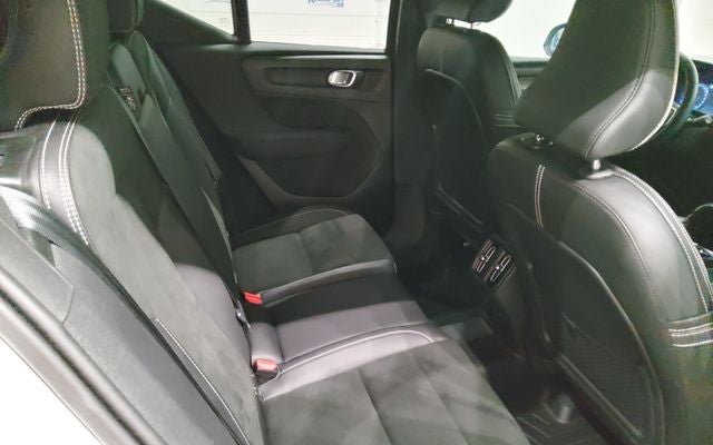 2022 Volvo XC40 R-Design