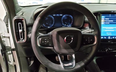 2022 Volvo XC40 R-Design