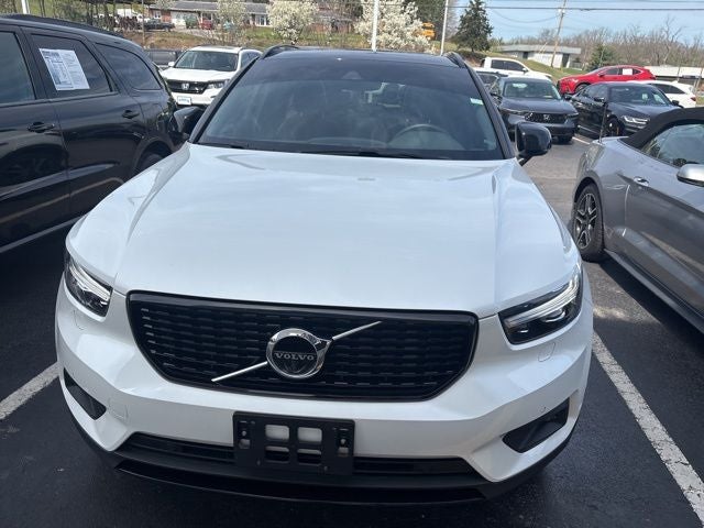 2022 Volvo XC40 R-Design