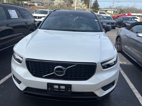 2022 Volvo XC40 R-Design