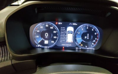 2022 Volvo XC40 R-Design