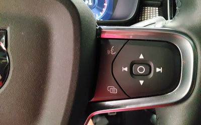 2022 Volvo XC40 R-Design