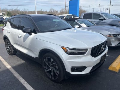 2022 Volvo XC40 R-Design