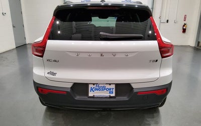 2022 Volvo XC40 R-Design