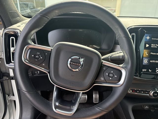 2022 Volvo XC40 R-Design