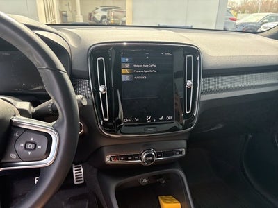 2022 Volvo XC40 R-Design