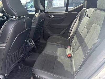 2022 Volvo XC40 R-Design