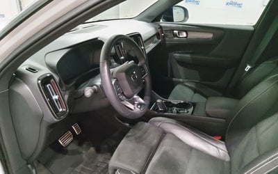 2022 Volvo XC40 R-Design