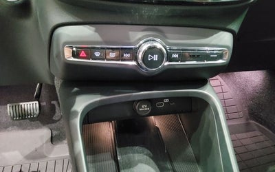 2024 Volvo XC40 B5 Plus Bright Theme