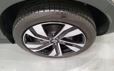 2024 Volvo XC40 B5 Plus Bright Theme