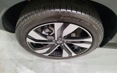 2024 Volvo XC40 B5 Plus Bright Theme