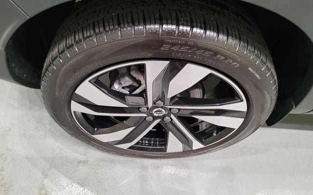 2024 Volvo XC40 B5 Plus Bright Theme