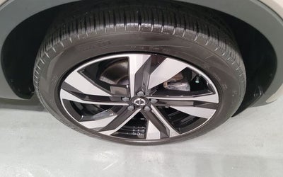 2024 Volvo XC40 B5 Plus Bright Theme
