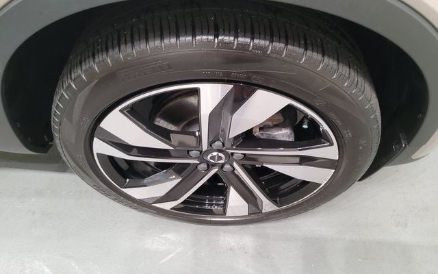 2024 Volvo XC40 B5 Plus Bright Theme
