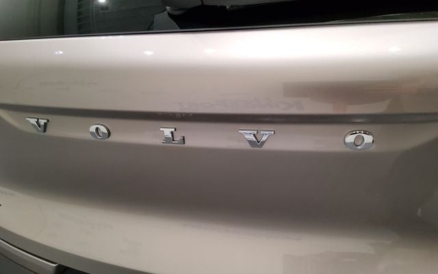 2024 Volvo XC40 B5 Plus Bright Theme