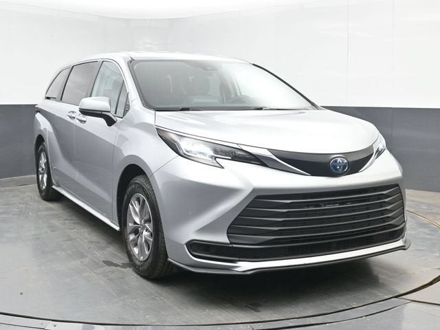 2023 Toyota Sienna LE