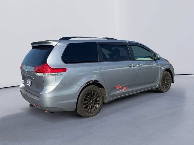 2013 Toyota Sienna XLE V6 8 Passenger