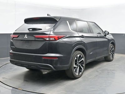 2022 Mitsubishi Outlander ES