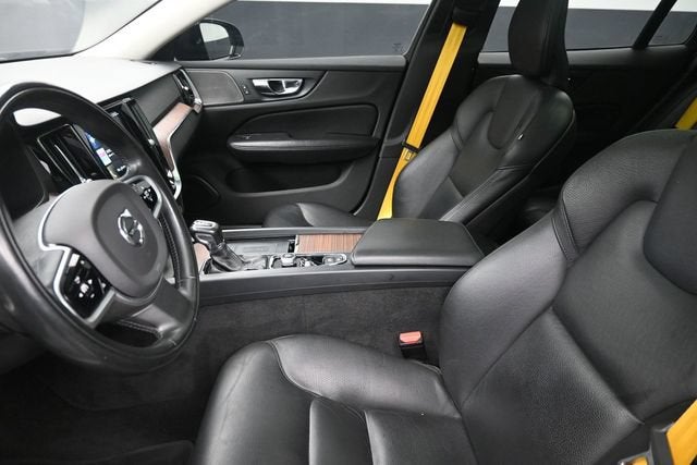 2020 Volvo V60 T5 Momentum