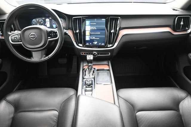 2020 Volvo V60 T5 Momentum
