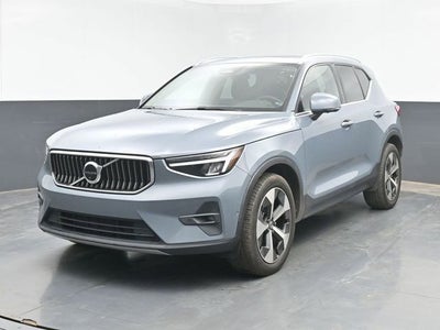 2023 Volvo XC40 B4 Ultimate Bright Theme