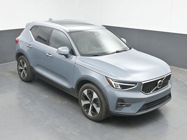 2023 Volvo XC40 B4 Ultimate Bright Theme