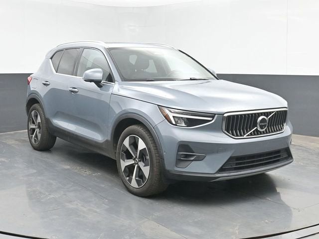 2023 Volvo XC40 B4 Ultimate Bright Theme