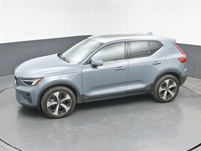2023 Volvo XC40 B4 Ultimate Bright Theme