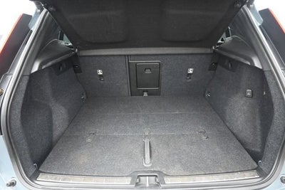2023 Volvo XC40 B4 Ultimate Bright Theme