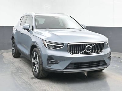 2023 Volvo XC40 B4 Ultimate Bright Theme
