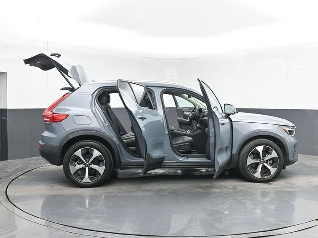 2023 Volvo XC40 B4 Ultimate Bright Theme