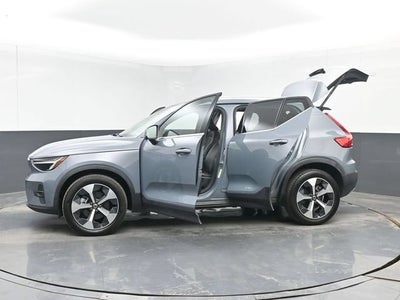 2023 Volvo XC40 B4 Ultimate Bright Theme
